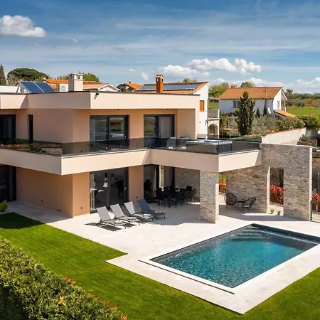 Modern Prudensia With Outdoor Pool Near Porec וילה