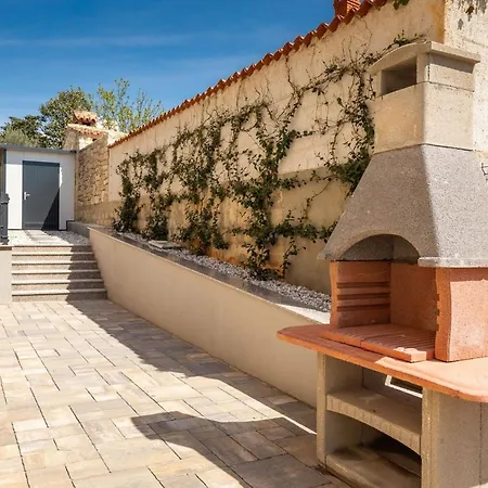 Modern Prudensia With Outdoor Pool Near Porec Babici