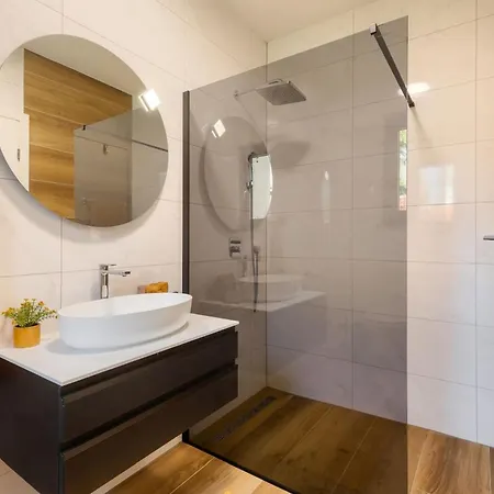 וילה Modern Prudensia With Outdoor Pool Near Porec Babici
