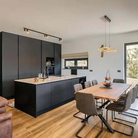 Modern Prudensia With Outdoor Pool Near Porec וילה *